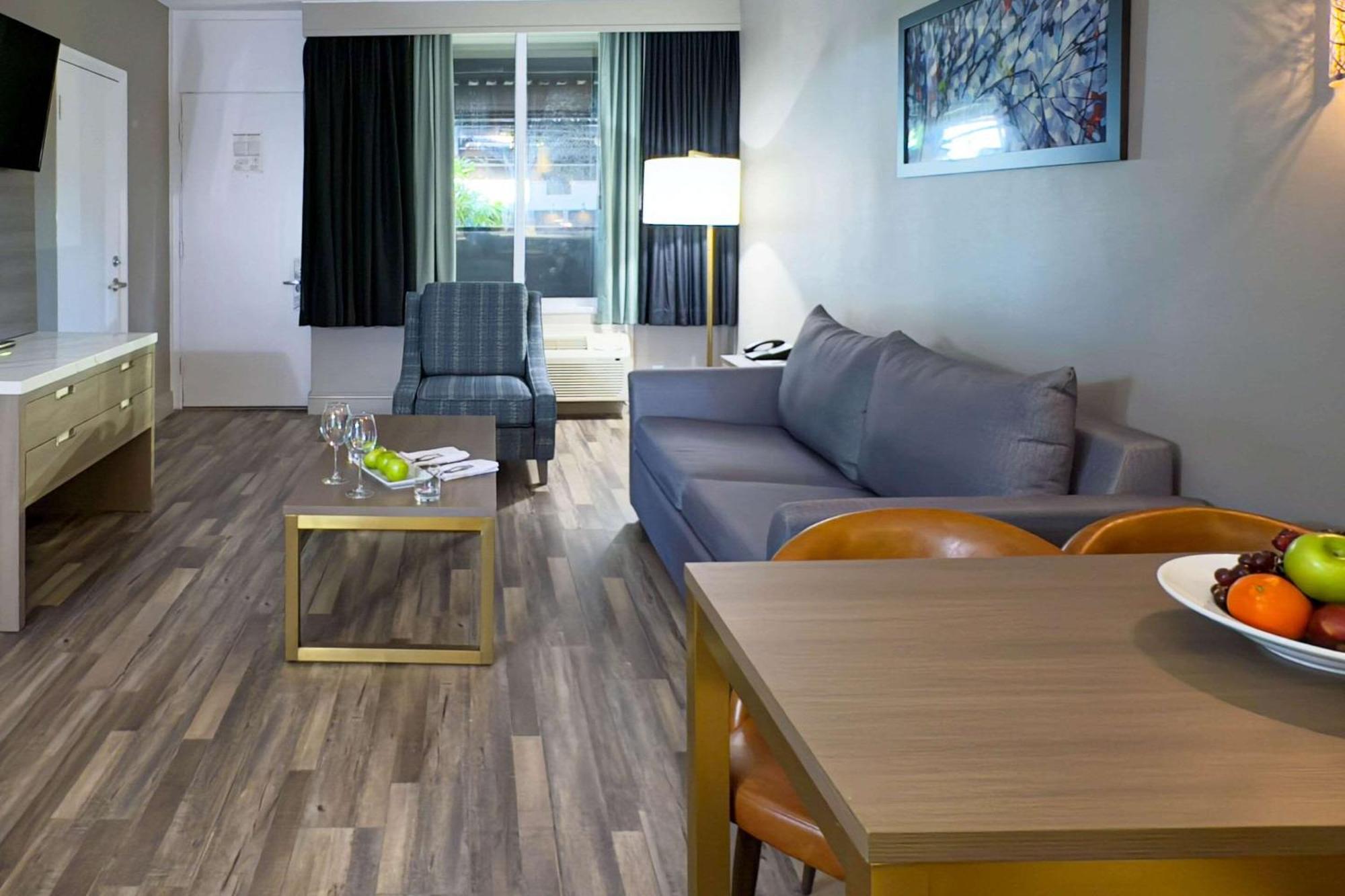 Radisson Airport 3*