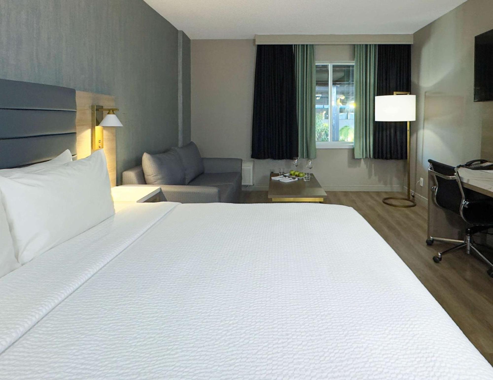 Radisson Airport Hotel 3*
